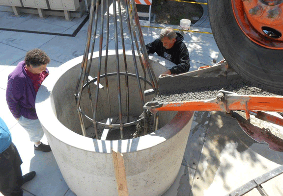 Ebb & Flow, filling the pots with cement 2015